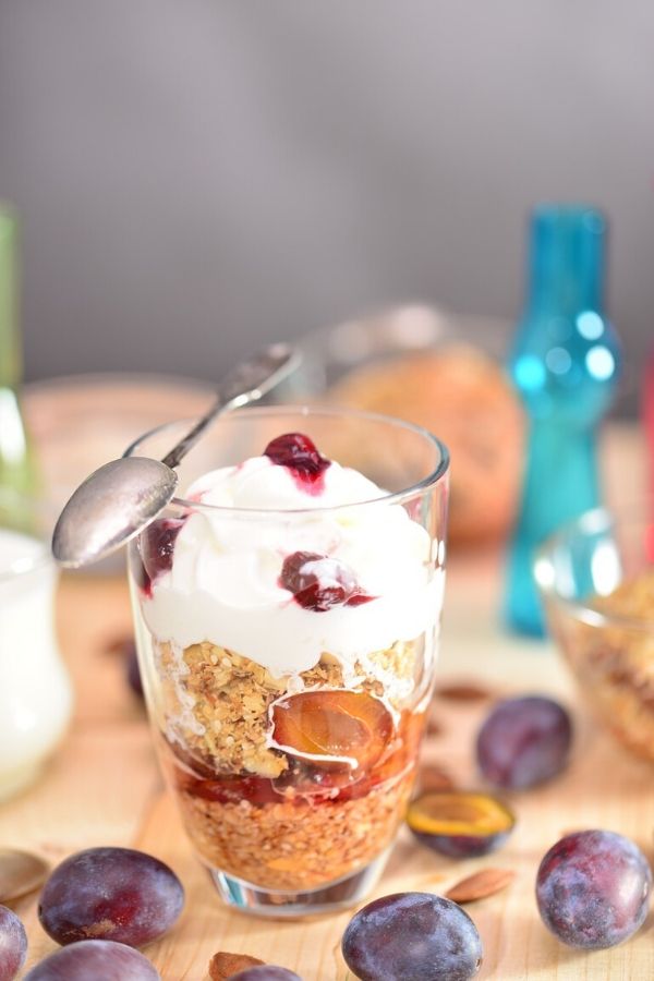 A picture of a breakfast parfait for this post about healthy mom habits.