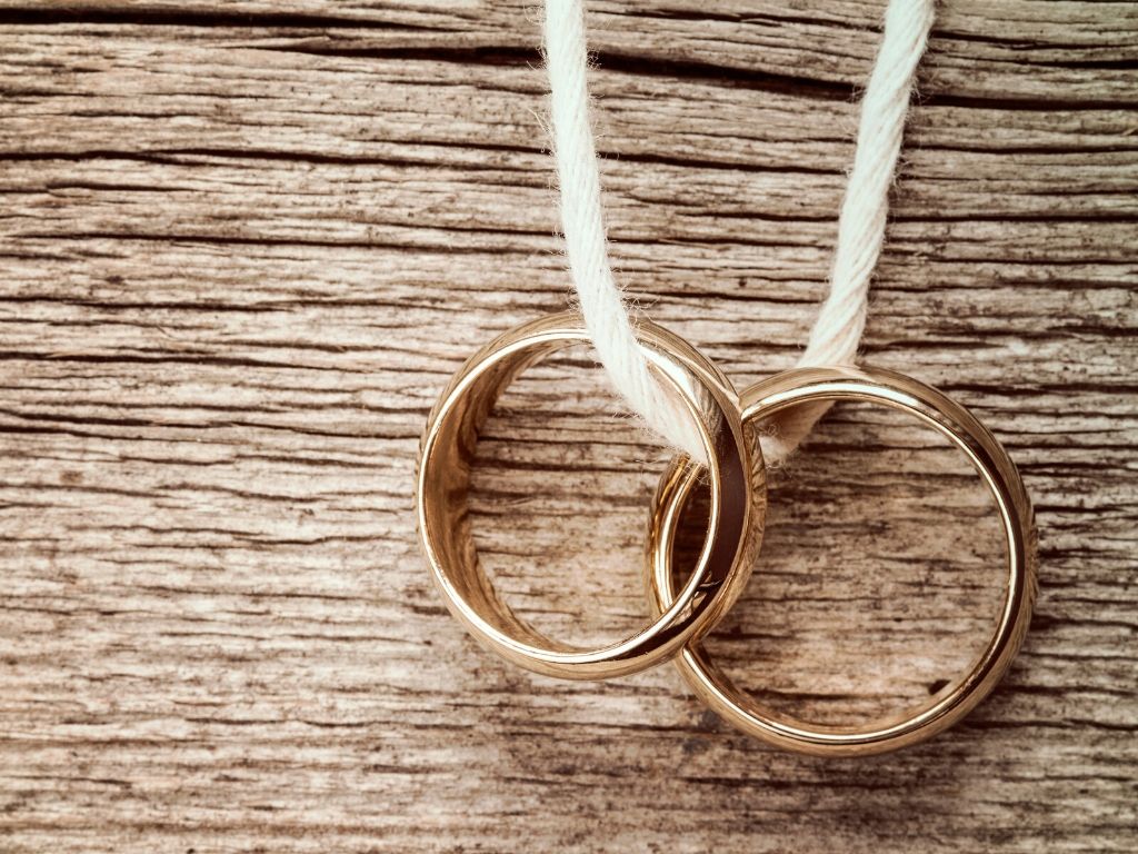 A picture of a pair of wedding rings for this post of marriage resources.