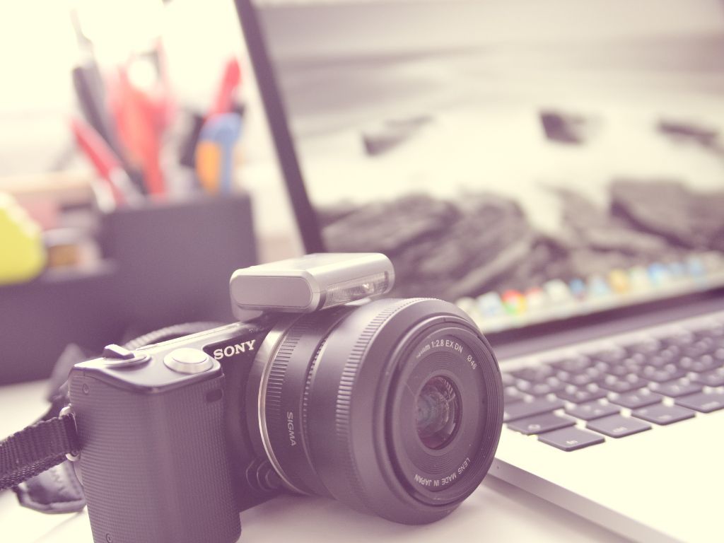 A picture of a camera and a computer for this post about how to declutter digital photos.